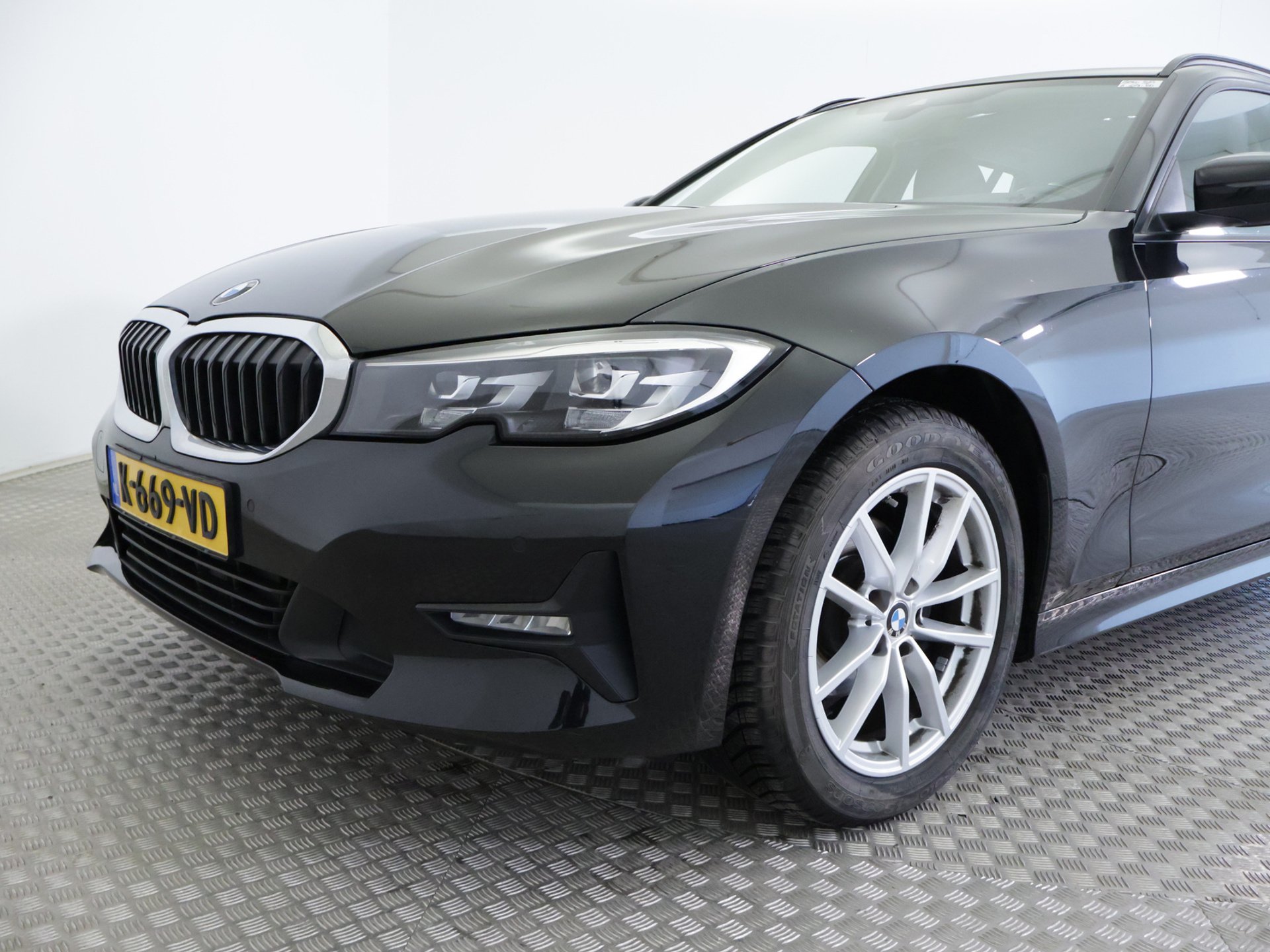 BMW 3 Series Touring 318i - Petrol - Automatic - 156 hp - 160.318 km