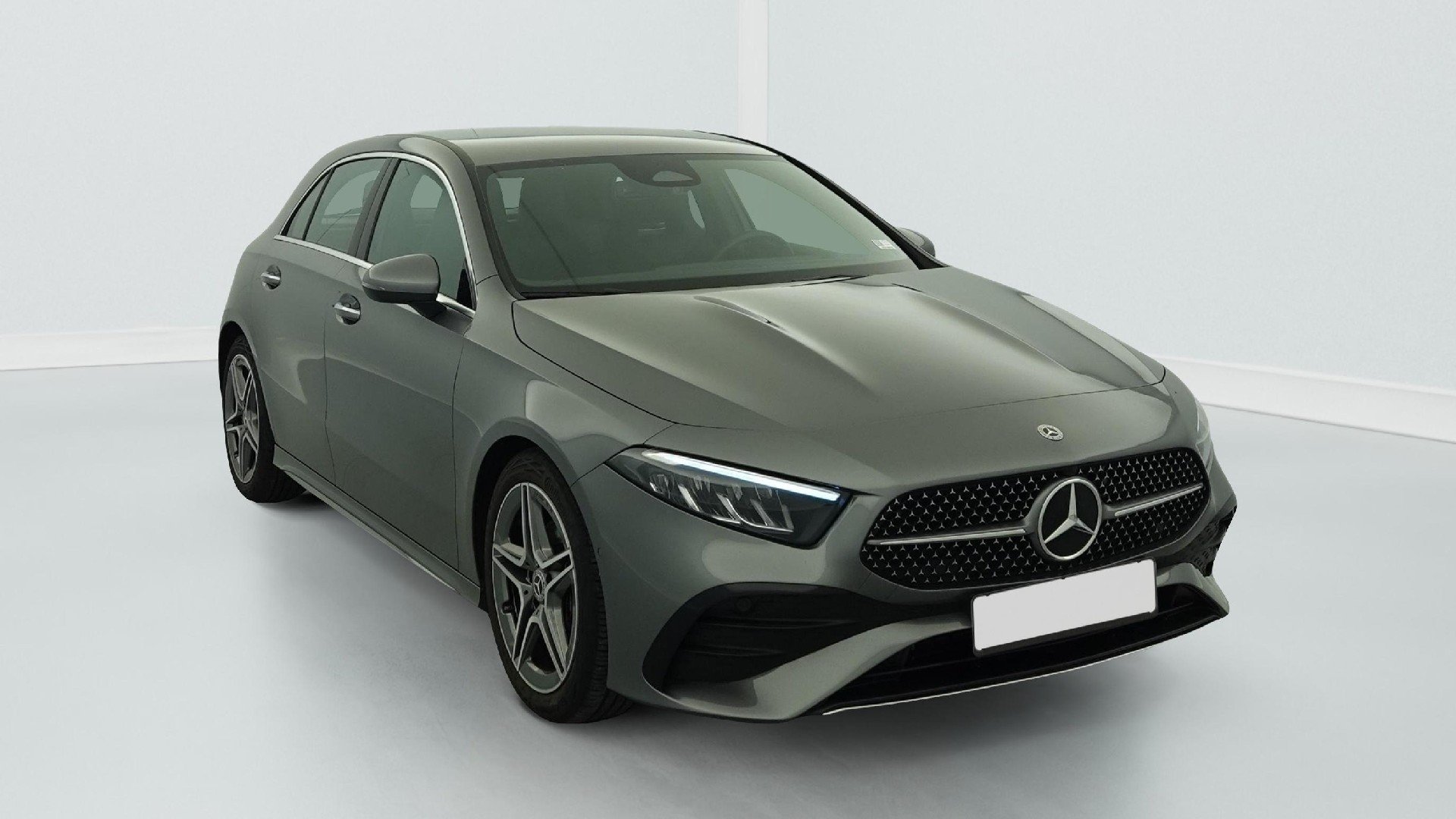 Mercedes-Benz A 180 AMG Line - Petrol - Automatic - 136 hp - 15.977 km AMG Line