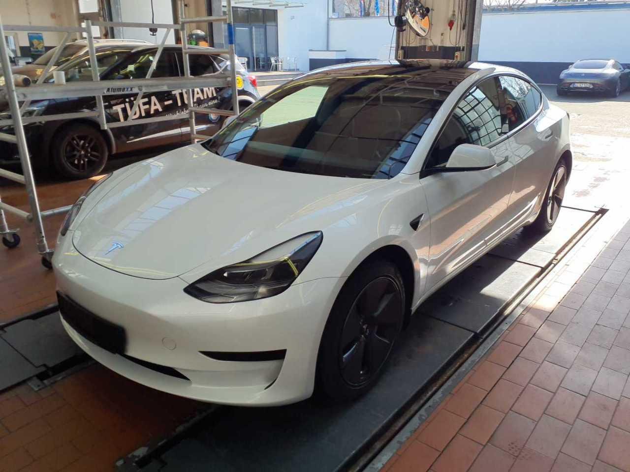 Tesla Model 3 Standard Range - Electric - Automatic - 283 hp - 47.470 km