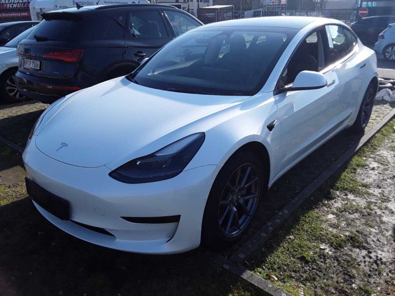 Tesla Model 3 Standard Range Plus - Electric - Automatic - 283 hp - 82.620 km