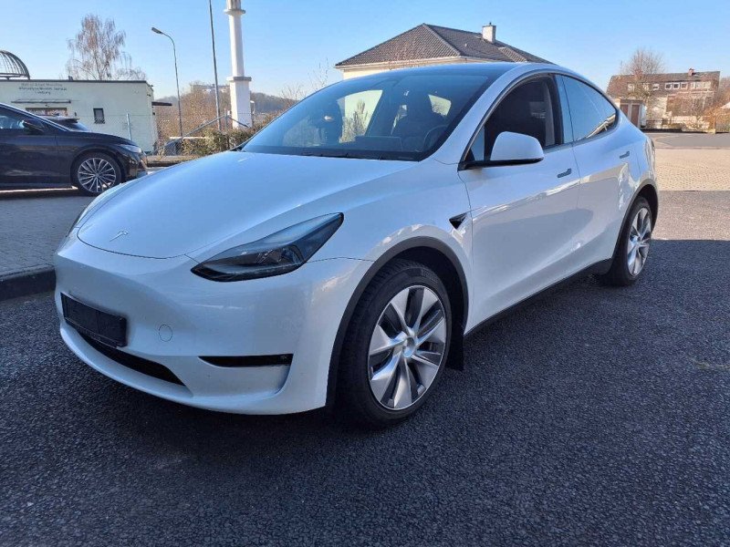 Tesla Model Y Long Range - Dual Motor - Electric - Automatic - 514 hp - 83.045 km