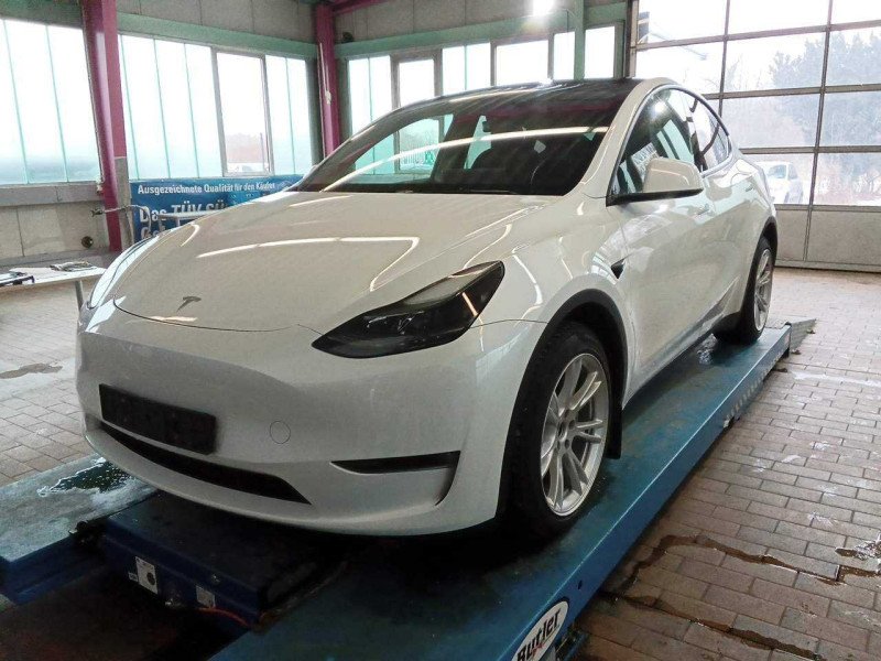 Tesla Model Y Long Range - Dual Motor - Electric - Automatic - 514 hp - 76.996 km