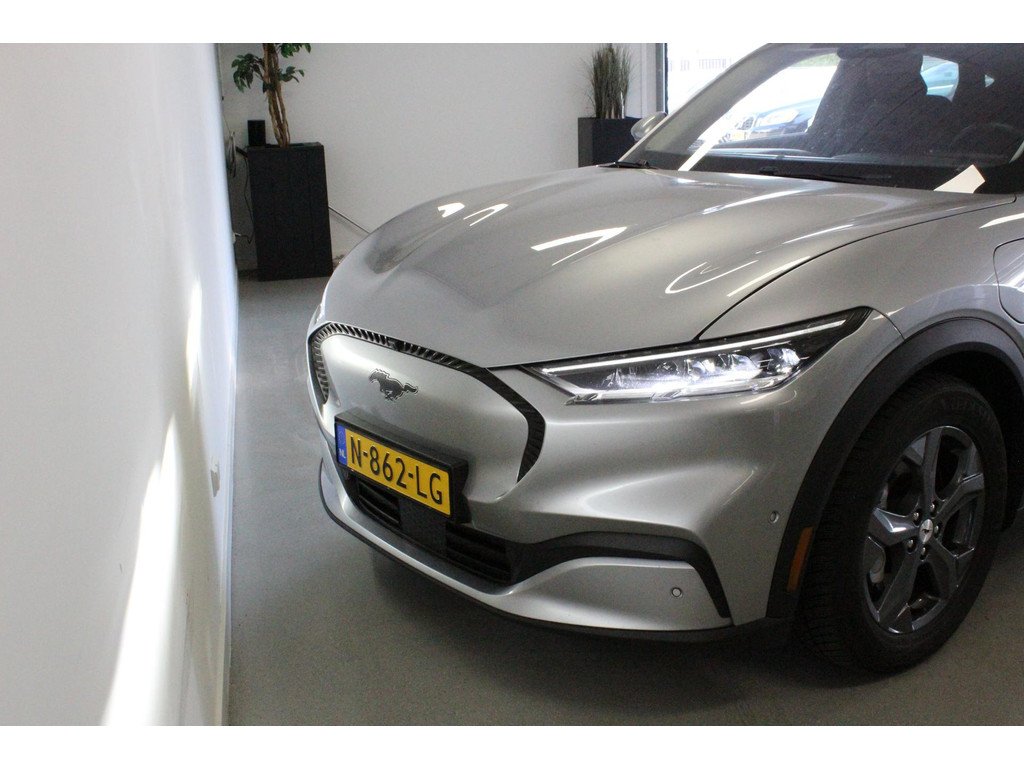 Ford Mustang Mach-E 99 kWh  - Electric - Automatic - 294 hp - 194.086 km
