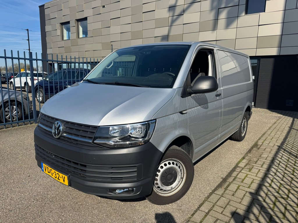 Volkswagen Transporter L1H1 2.0 TDI Highline - Diesel - Manual - 102 hp - 177.210 km