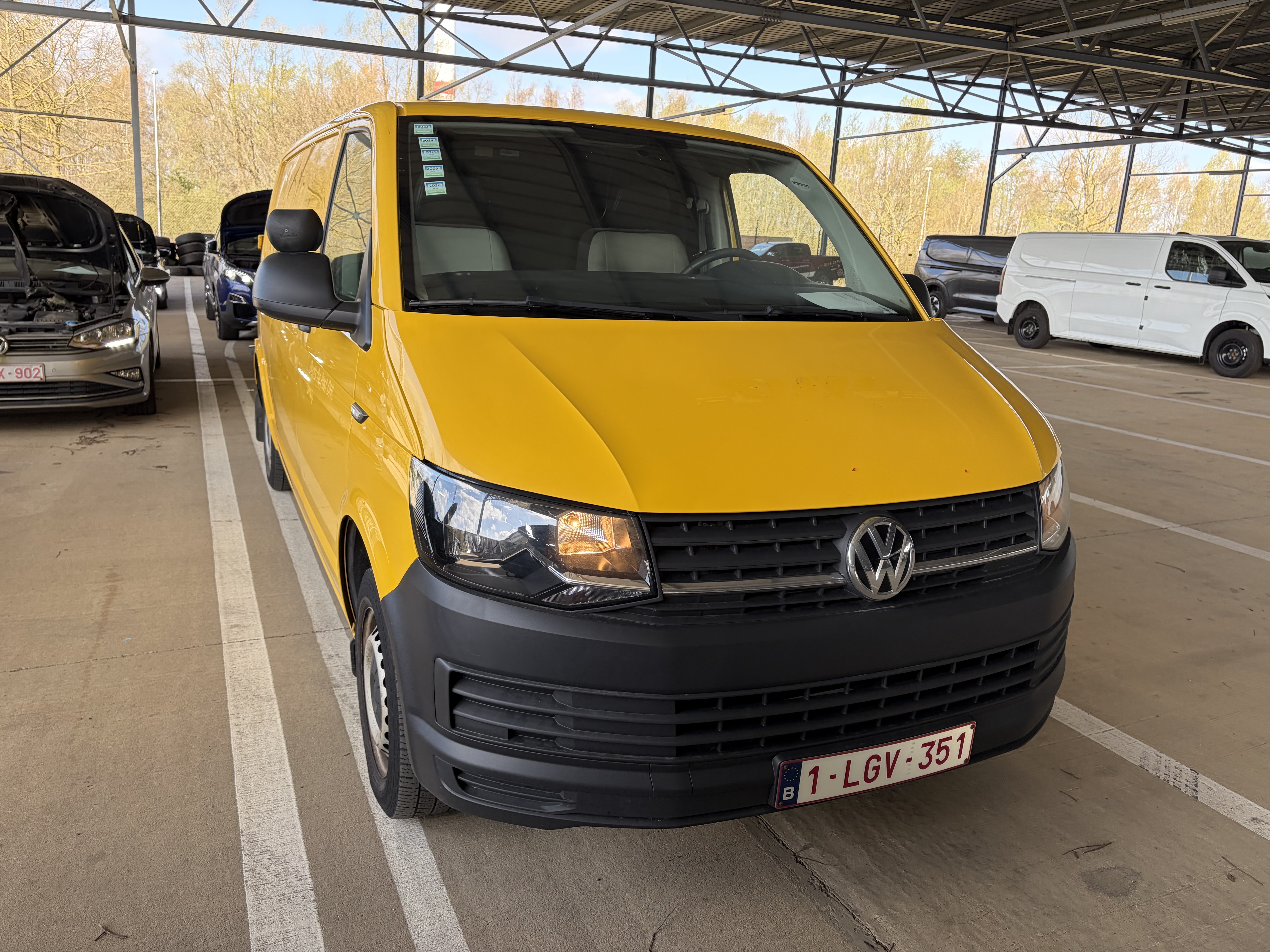 Volkswagen Transporter 2.0 TDI - Diesel - Manual - 102 hp - 276.635 km 
