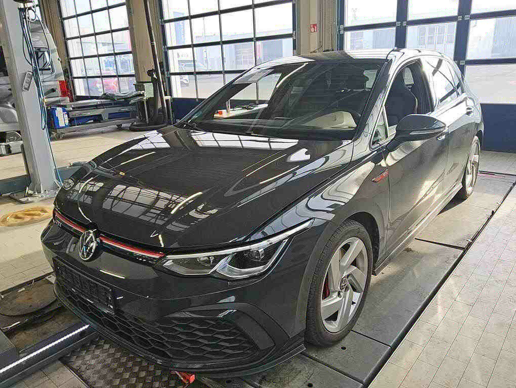 Volkswagen Golf GTI 2.0 TSI - Petrol - Automatic - 245 hp - 36.144 km 