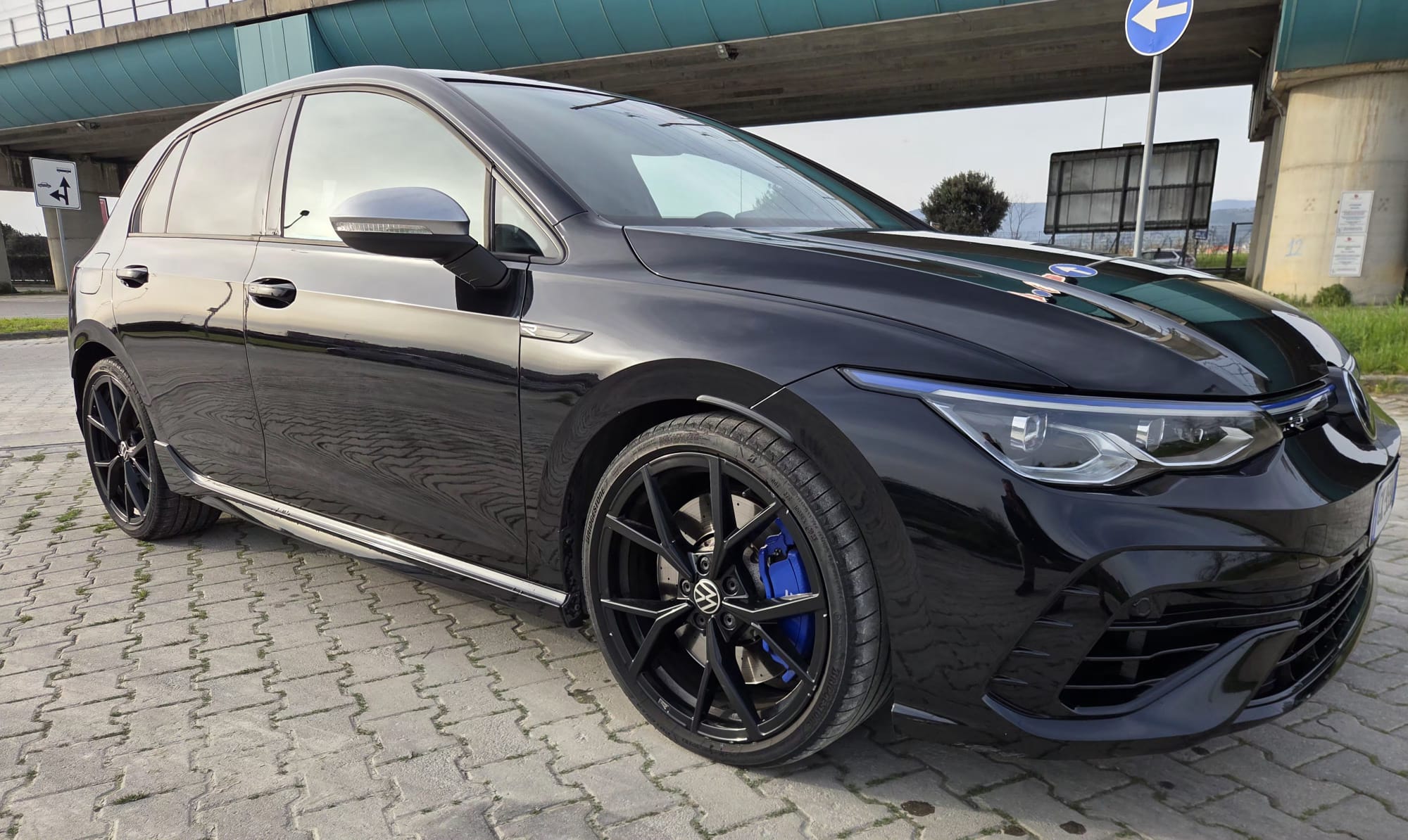 Volkswagen Golf 2.0 TSI - Petrol - Automatic - 320 hp - 117.600 km 