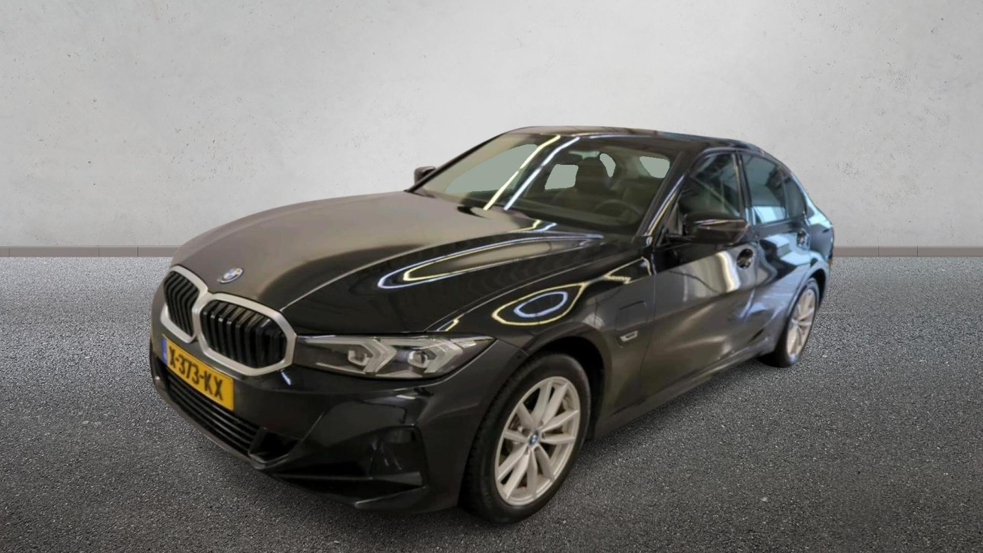 BMW 3 Series 320e - Hybrid - Automatic - 163 hp - 48.956 km