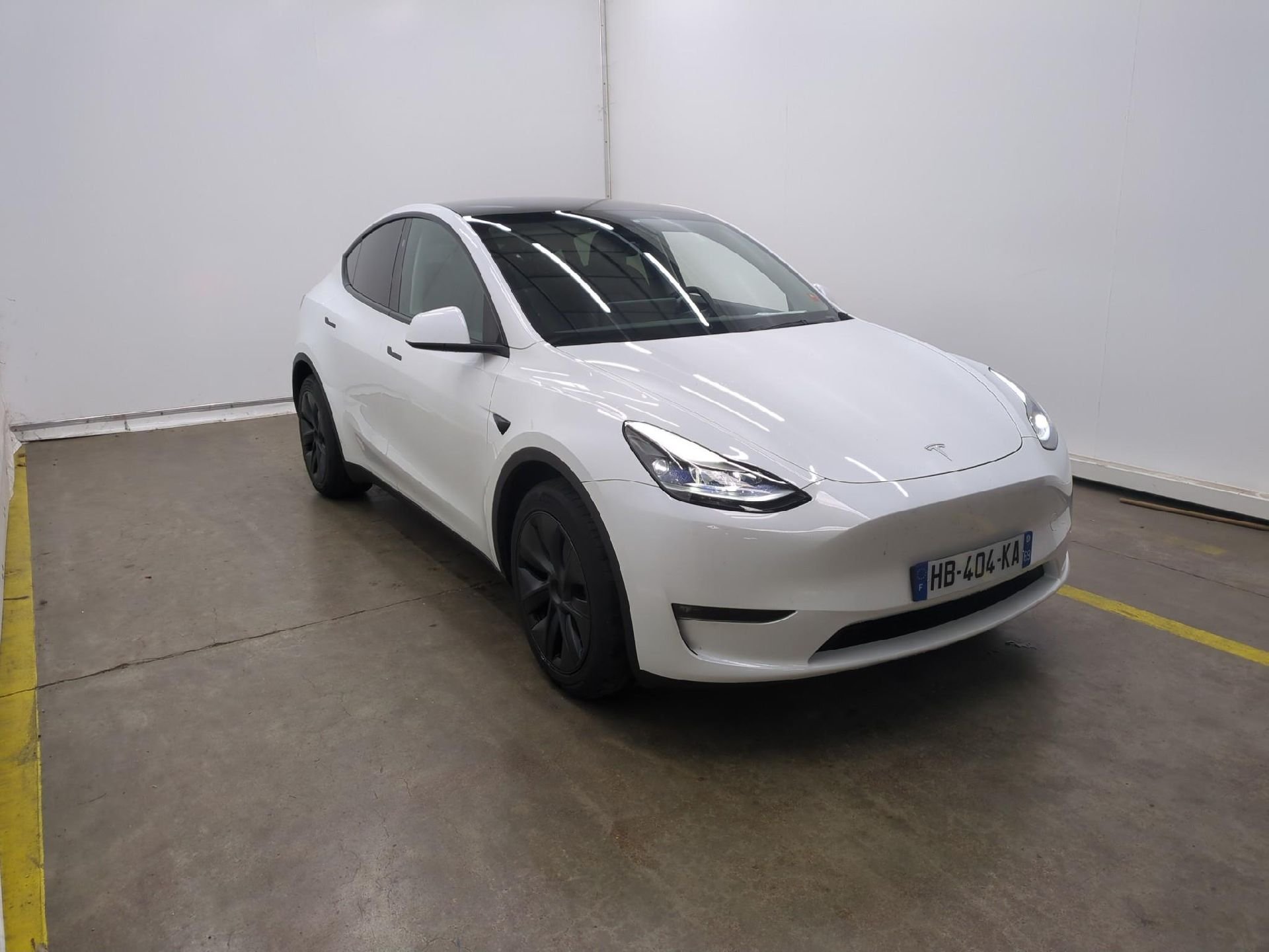 Tesla Model Y - Dual Motor - Electric - Automatic - 373 hp - 23.979 km 