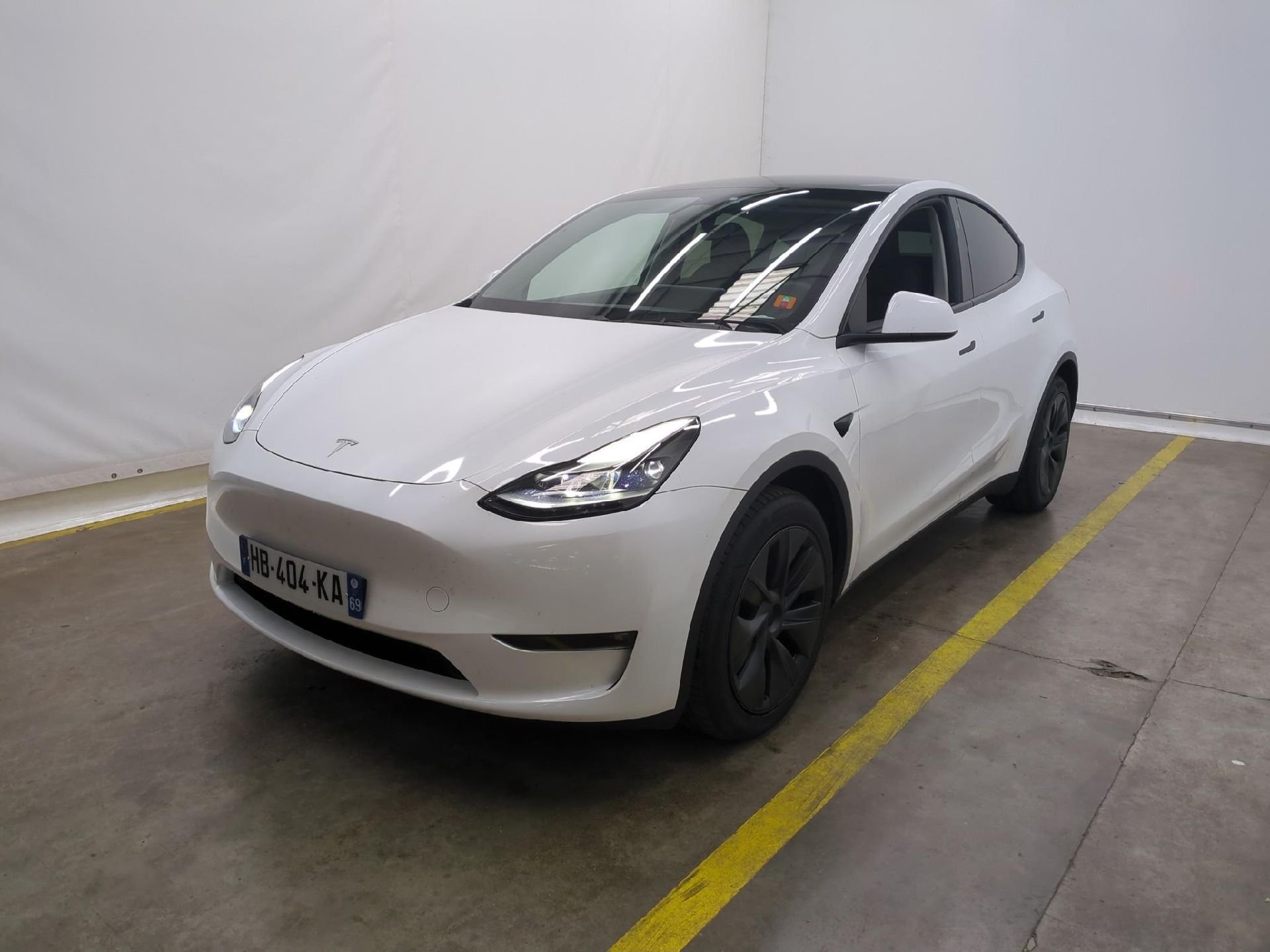 Tesla Model Y - Dual Motor - Electric - Automatic - 373 hp - 23.979 km
