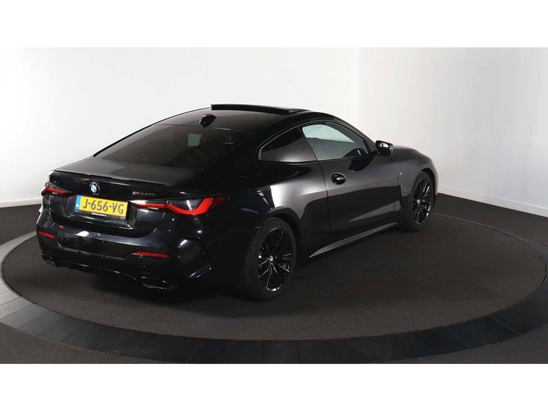 BMW 4 Series M4 High Executive - Petrol - Automatic - 374 hp - 83.311 km