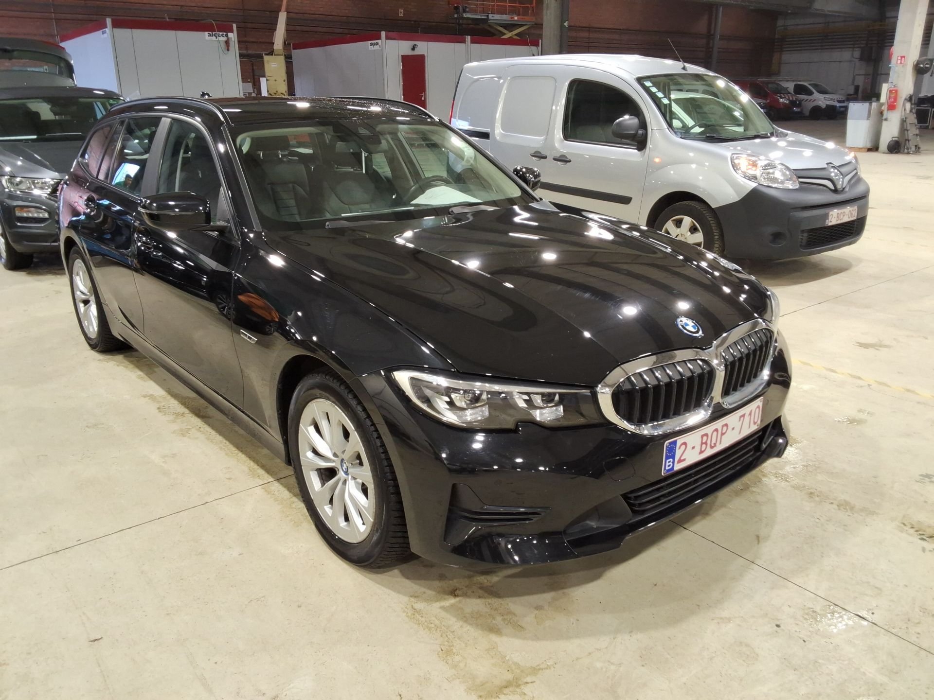 BMW 3 Series Touring 320e Business Design - Hybrid - Automatic - 163 hp - 67.636 km Business Design