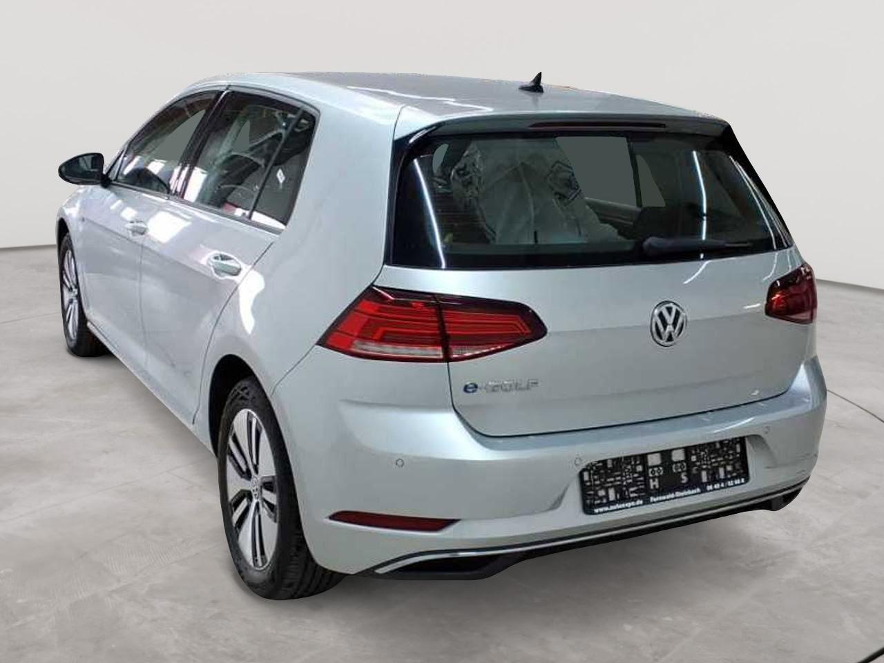 Volkswagen Golf - Electric - Automatic - 136 hp - 24.438 km