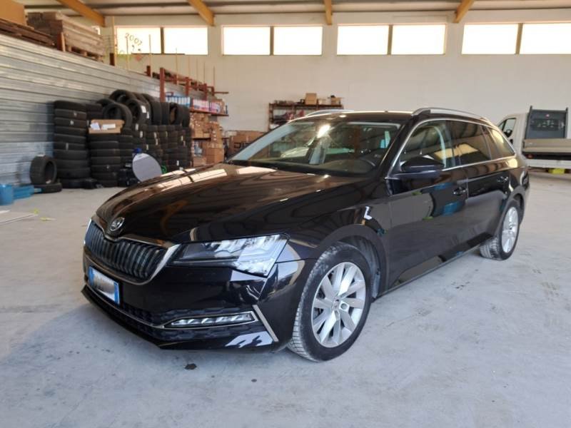 Skoda Superb Combi 1.4 TSI Executive - Hybrid - Automatic - 218 hp - 104.999 km Executive
