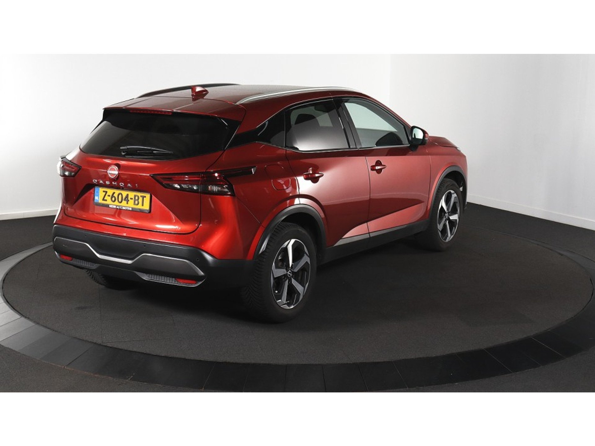 Nissan Qashqai 1.3 N-connecta - Petrol - Automatic - 158 hp - 54.988 km