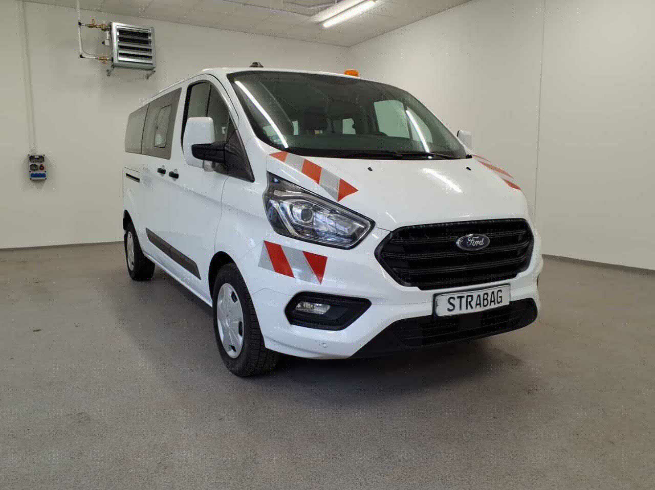 Ford Transit Custom L2H1 Trend - Diesel - Manual - 130 hp - 235.096 km Trend