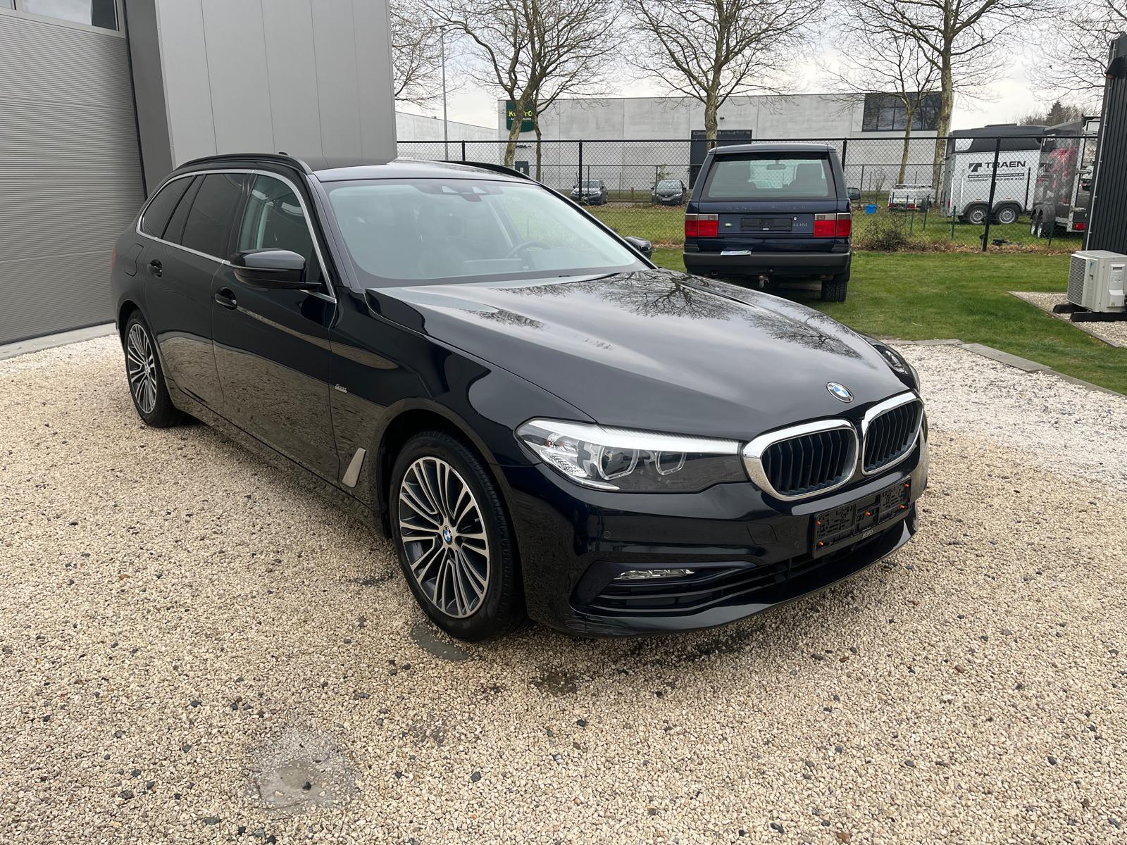 BMW 5 Series Touring 520d Sport Line - Diesel - Automatic - 190 hp - 178.317 km Sport Line