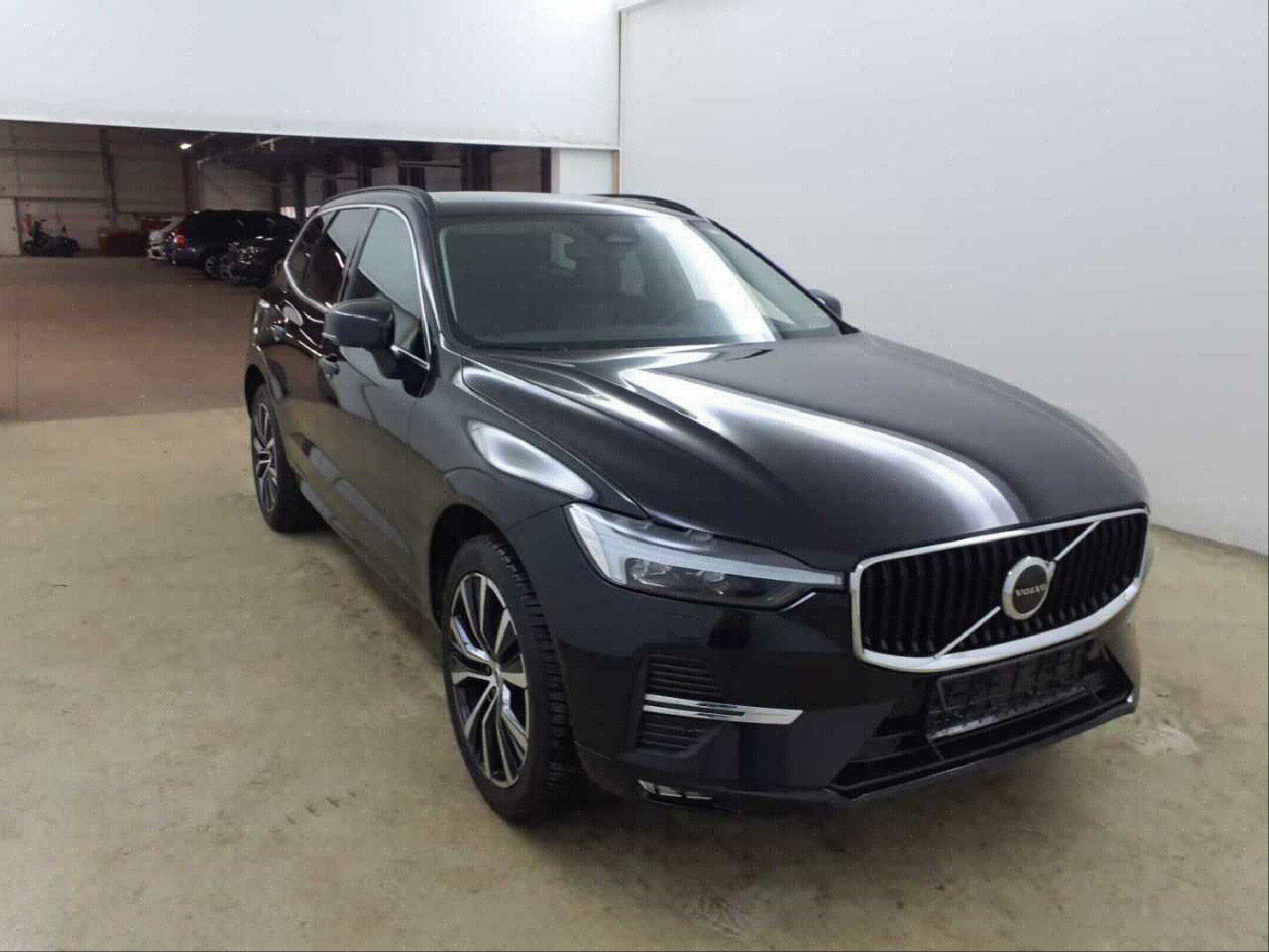 Volvo XC60 B4 Core - Petrol - Automatic - 197 hp - 32.442 km Core