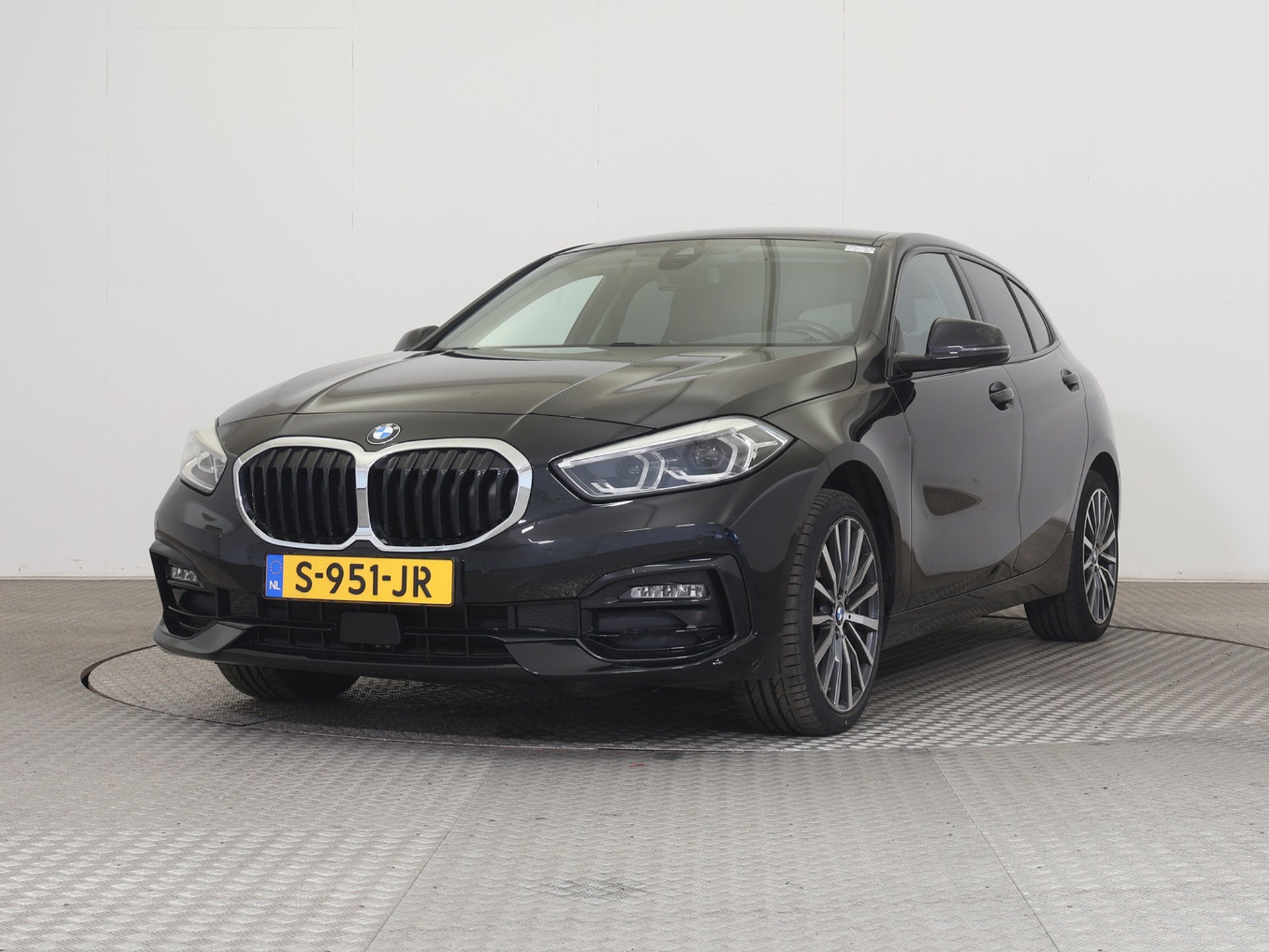 BMW 1 Series 118i Business - Petrol - Automatic - 136 hp - 99.229 km