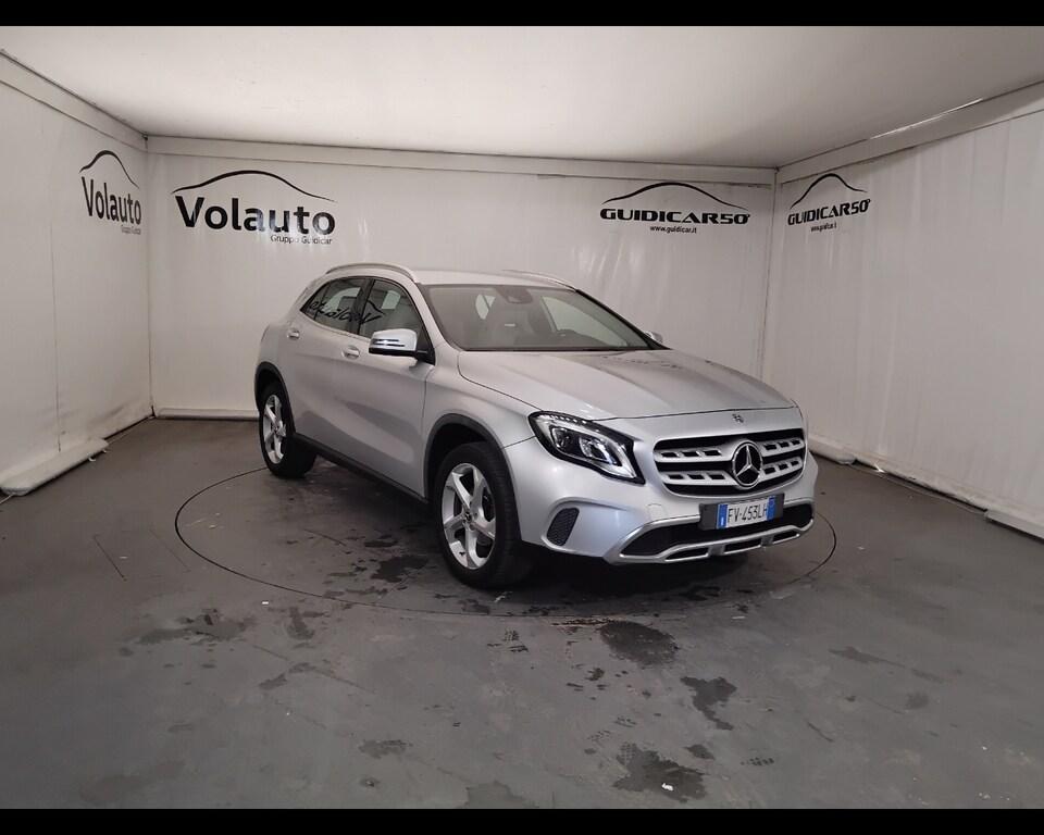 Mercedes-Benz GLA 200d Premium - Diesel - Automatic - 136 hp - 196.232 km Premium