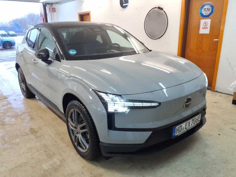 Volvo EX30 Extended Range Plus - Electric - Automatic - 272 hp - 18.243 km Plus