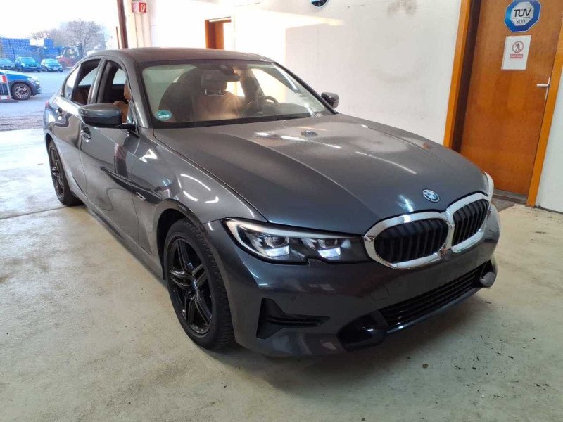 BMW 3 Series 320e Sport Line - Hybrid - Automatic - 163 hp - 69.962 km Sport Line