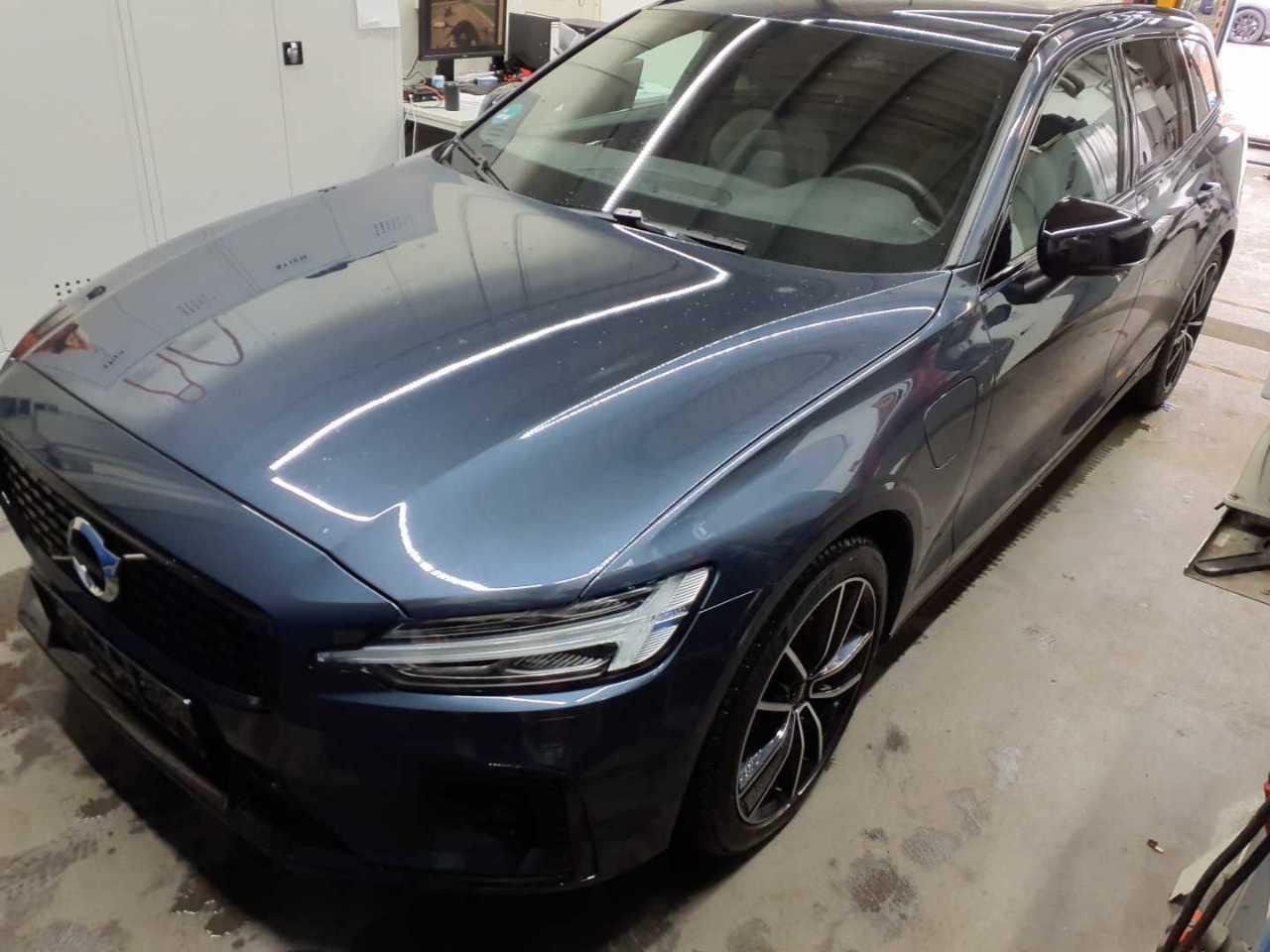 Volvo V60 T6 R-Design - AWD - Hybrid - Automatic - 253 hp - 46.370 km