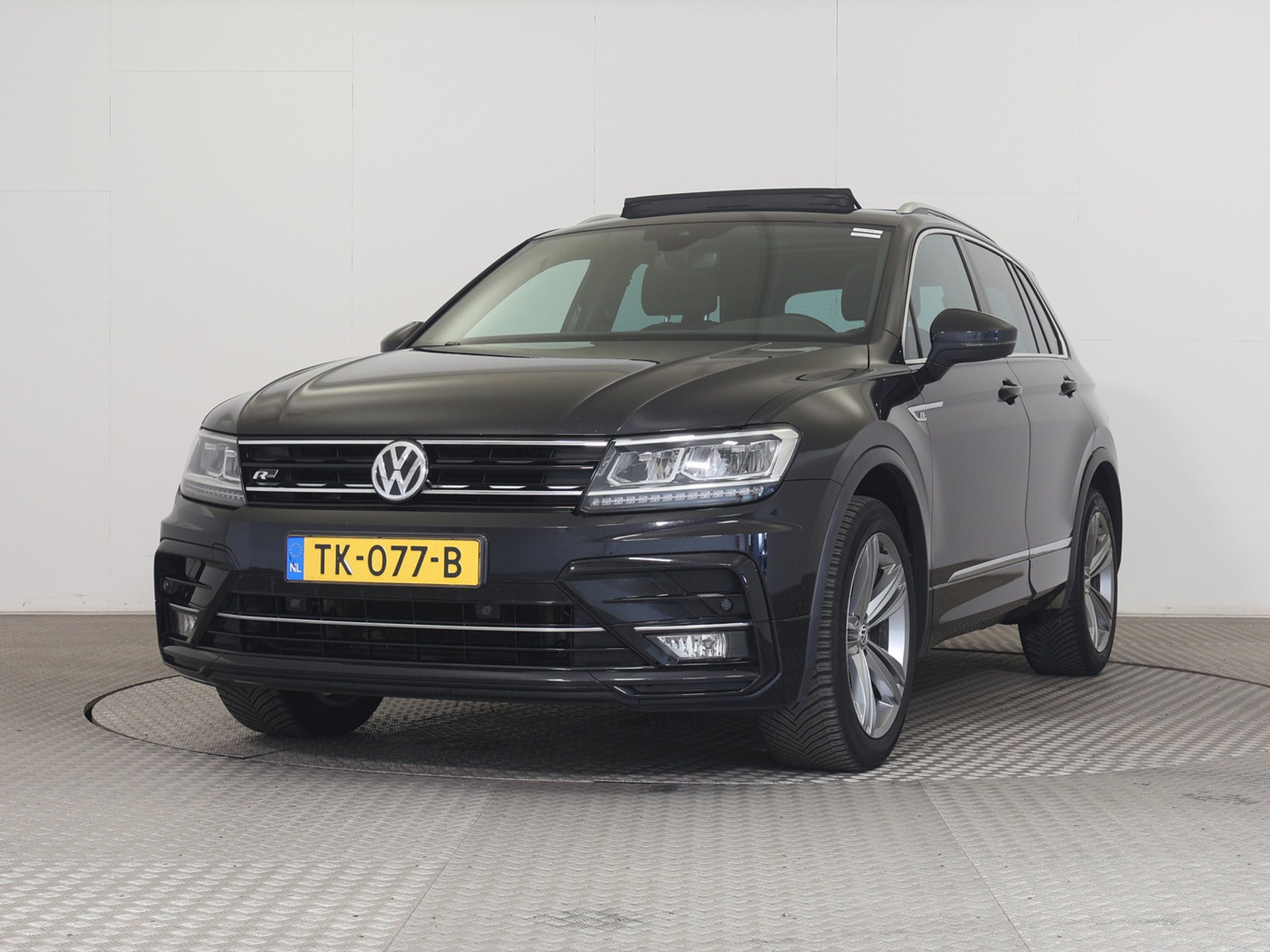 Volkswagen Tiguan 1.4 TSI Highline business R - Petrol - Automatic - 150 hp - 260.003 km