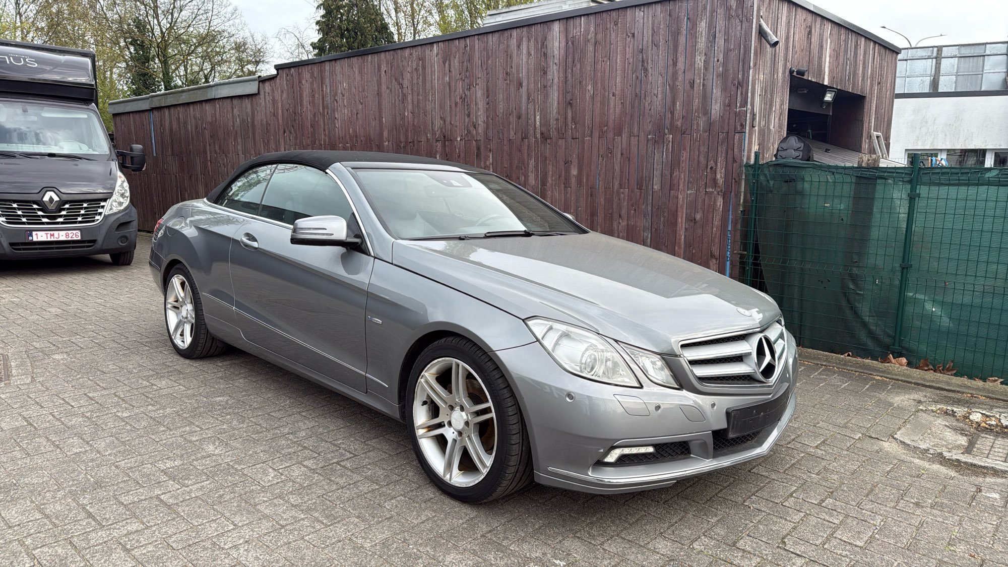 Mercedes-Benz E 200 - Petrol - Automatic - 183 hp - 287.413 km 