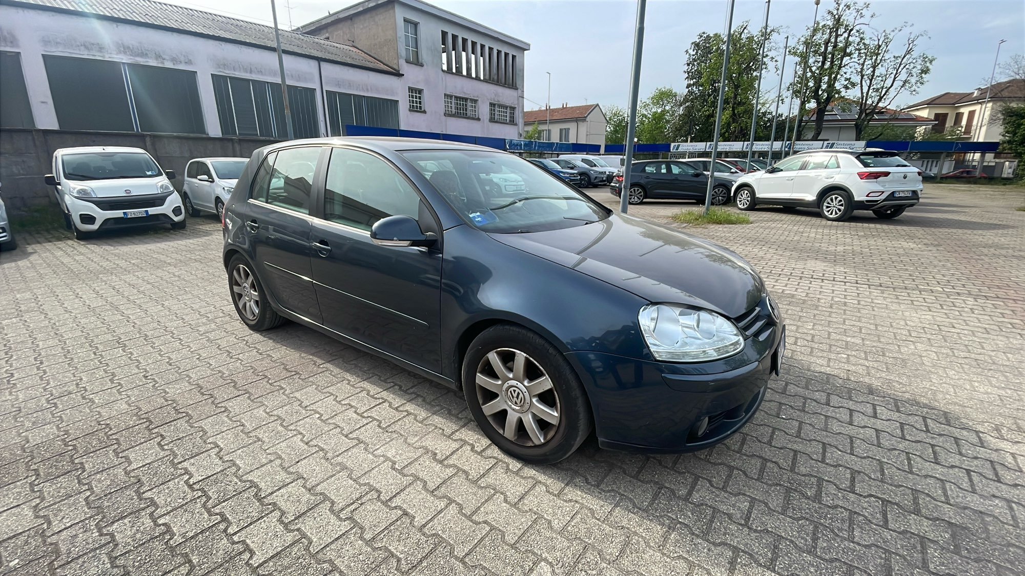 Volkswagen Golf 1.6 FSI Sportline - Petrol - Manual - 115 hp - 238.345 km Sportline