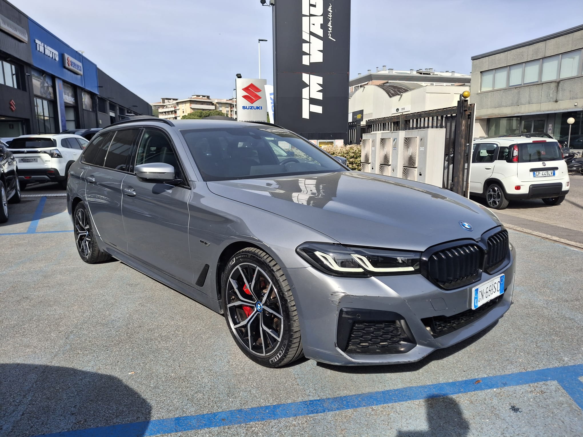 BMW 5 Series Touring 530e M Sport - xDrive - Hybrid - Automatic - 292 hp - 84.100 km M Sport