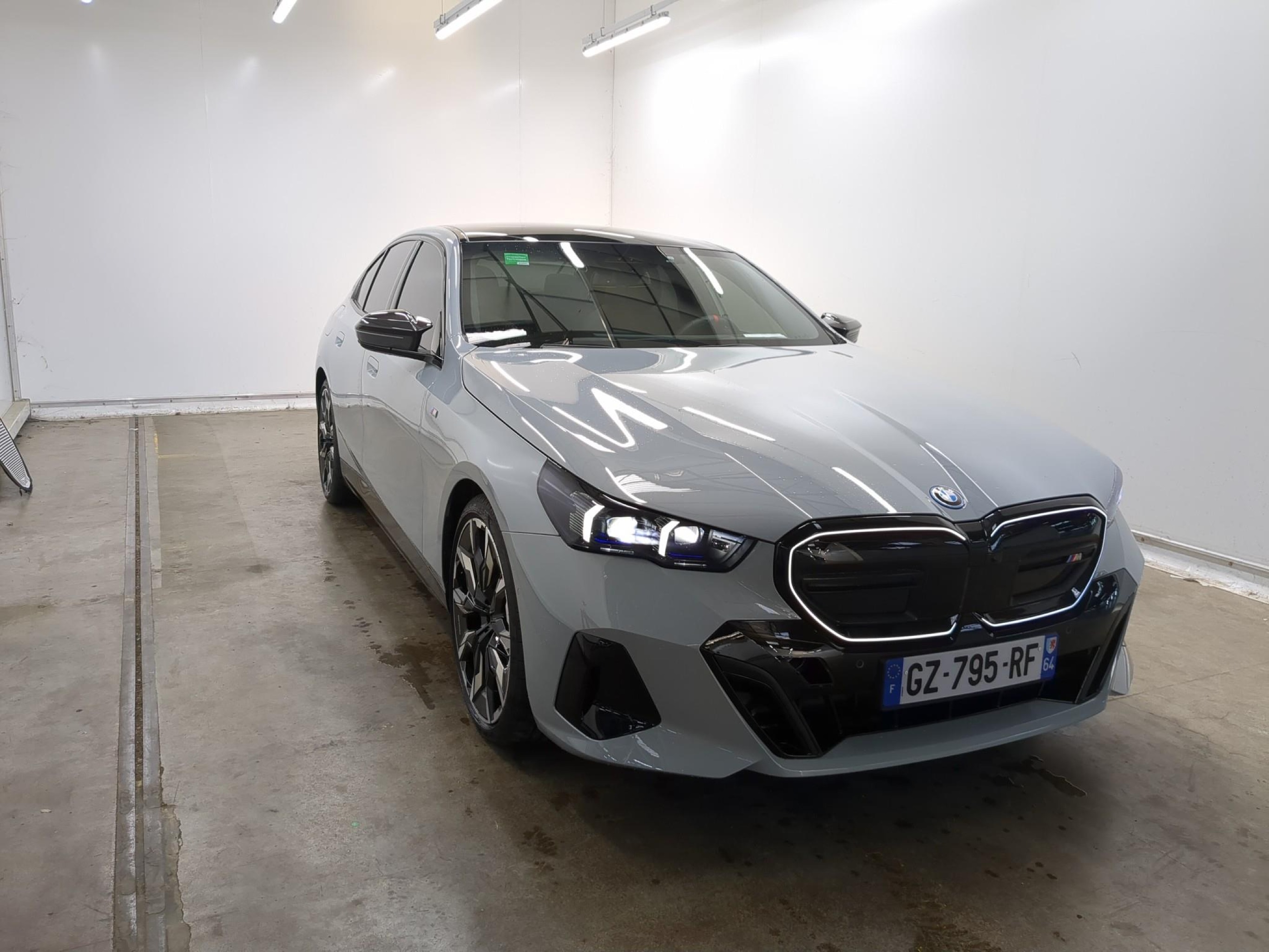 BMW i5 M 60 - xDrive - Electric - Automatic - 601 hp - 8.234 km 