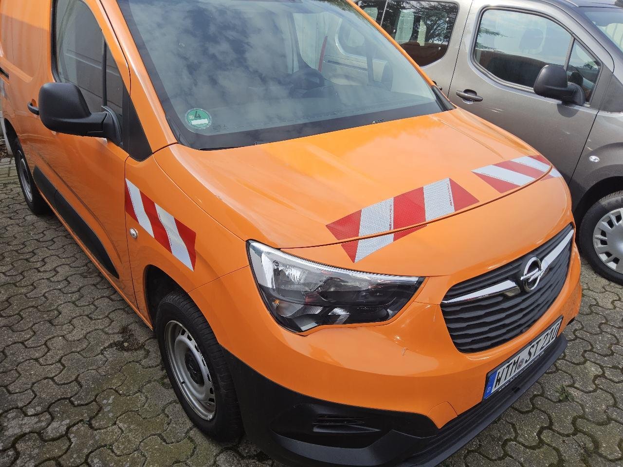 Opel Combo-e Cargo Edition - Petrol - Manual - 110 hp - 24.740 km Cargo Edition