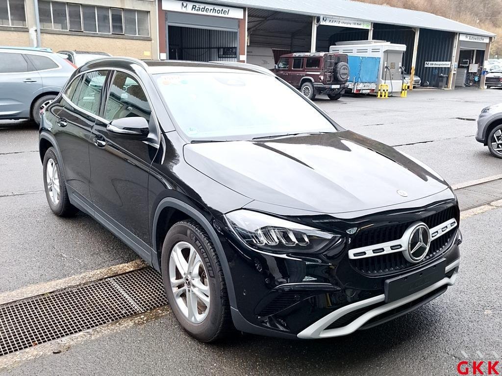 Mercedes-Benz GLA - Petrol - Automatic - 163 hp - 13.698 km 