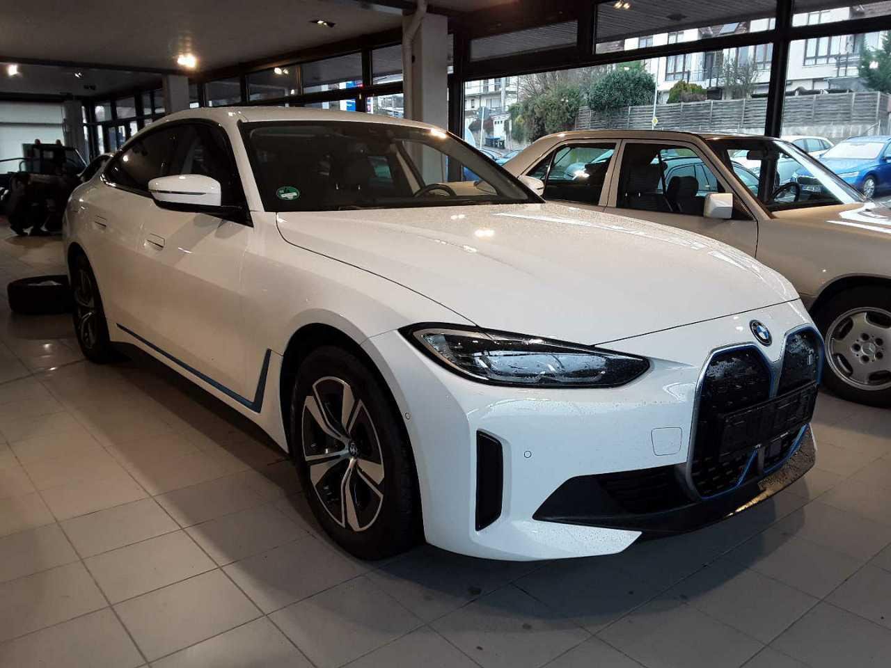 BMW i4 40 - Electric - Automatic - 339 hp - 20.636 km 