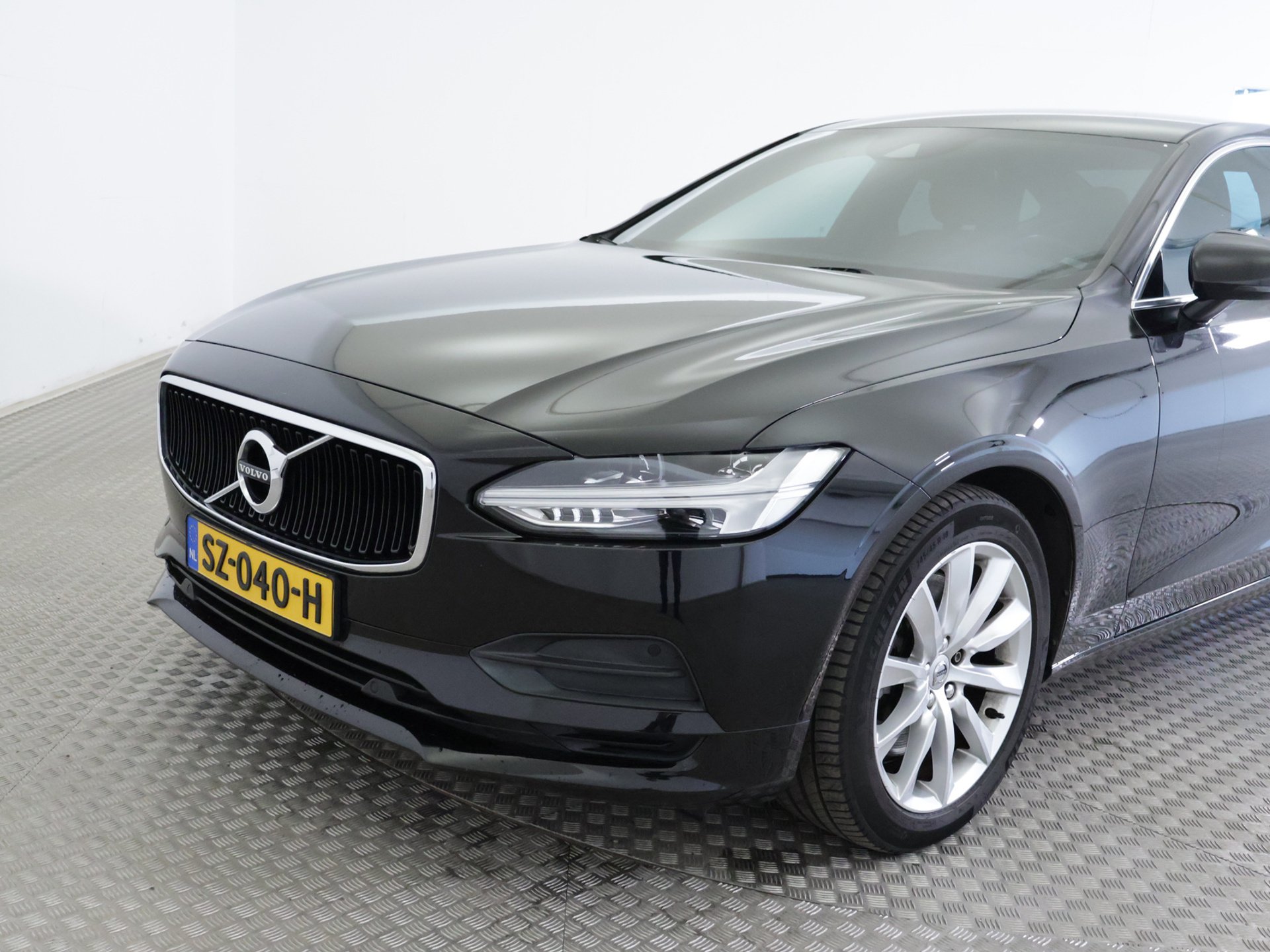 Volvo S90 T4 Momentum - Petrol - Automatic - 190 hp - 98.641 km