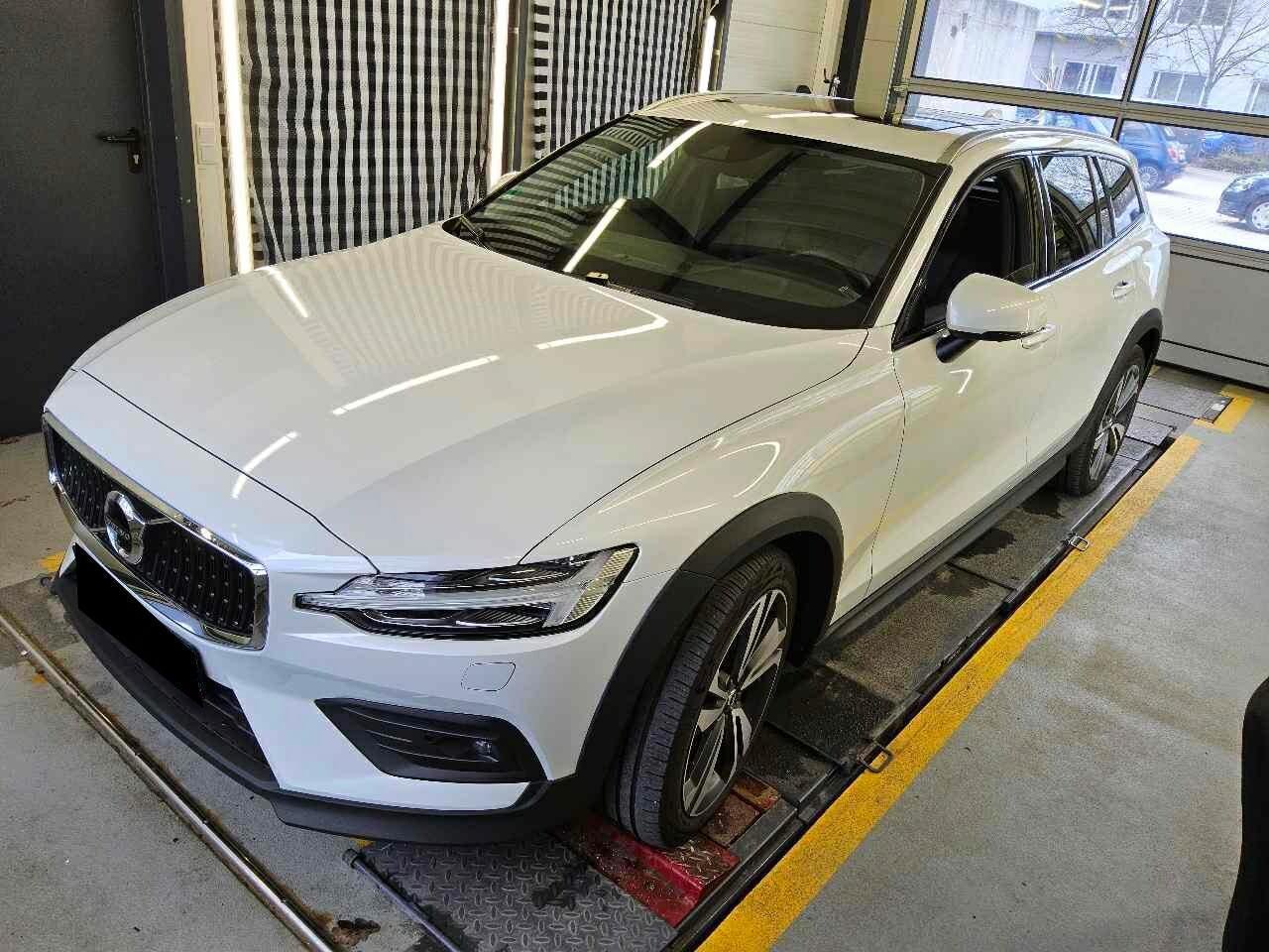 Volvo V60 Cross Country - AWD - Petrol - Automatic - 250 hp - 41.689 km