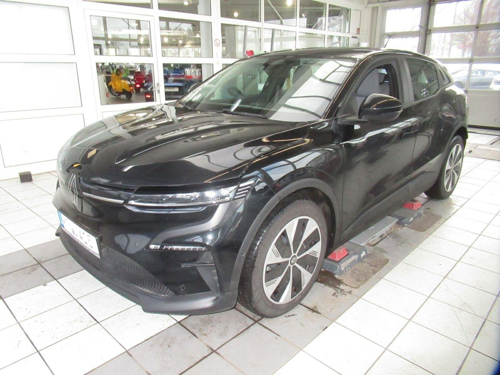 Renault Megane E-Tech - Electric - Automatic - 131 hp - 21.655 km