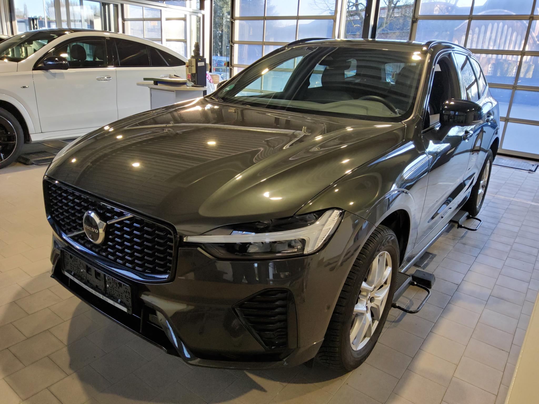 Volvo XC60 B4 R-Design - Diesel - Automatic - 197 hp - 45.584 km R-Design