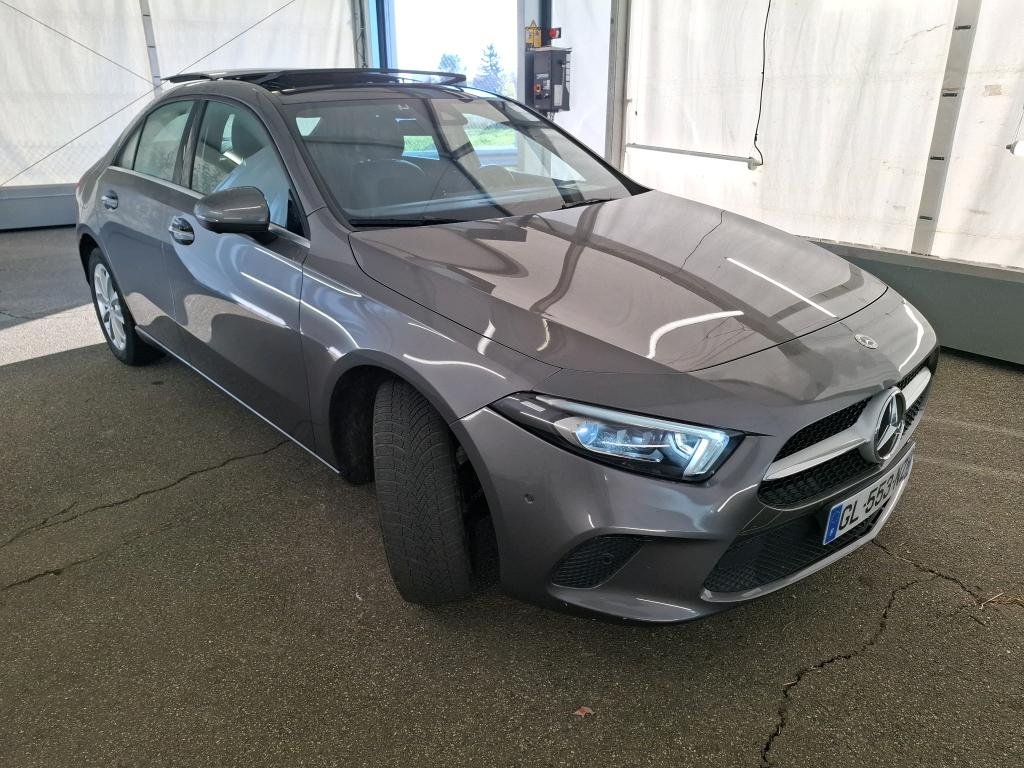 Mercedes-Benz A 250e Business Line - Hybrid - Automatic - 218 hp - 143.208 km Business Line
