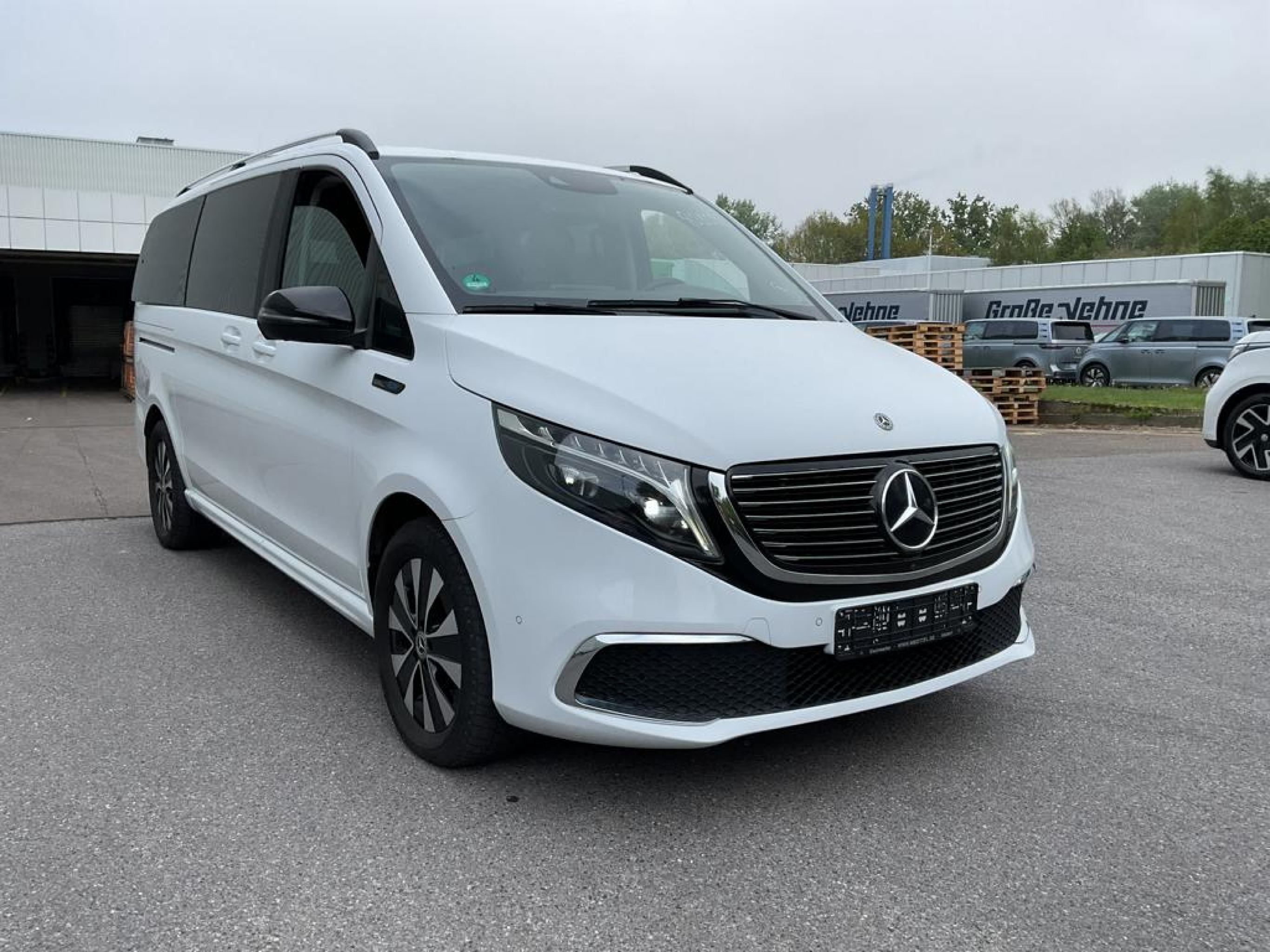 Mercedes-Benz EQV 300 - Electric - Automatic - 204 hp - 26.696 km 