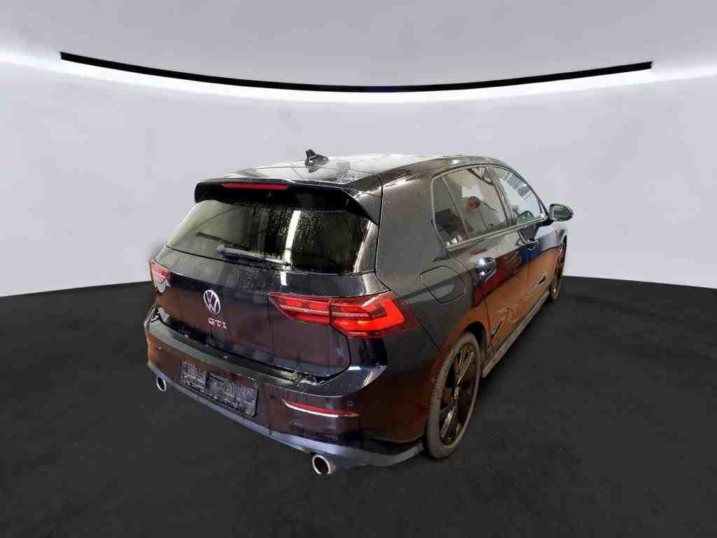 Volkswagen Golf GTI 2.0 TSI - Petrol - Automatic - 244 hp - 32.980 km 