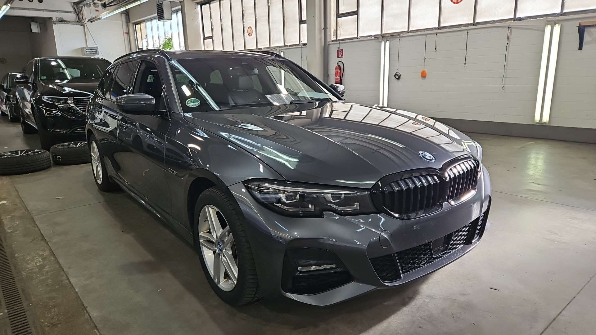 BMW 3 Series Touring 330e M Sport - xDrive - Hybrid - Automatic - 292 hp - 117.995 km M Sport