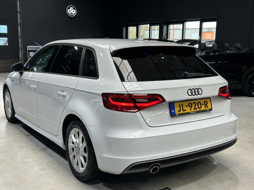 Audi A3 Sportback 1.6 TDI Ambition - Diesel - Manual - 110 hp - 242.851 km