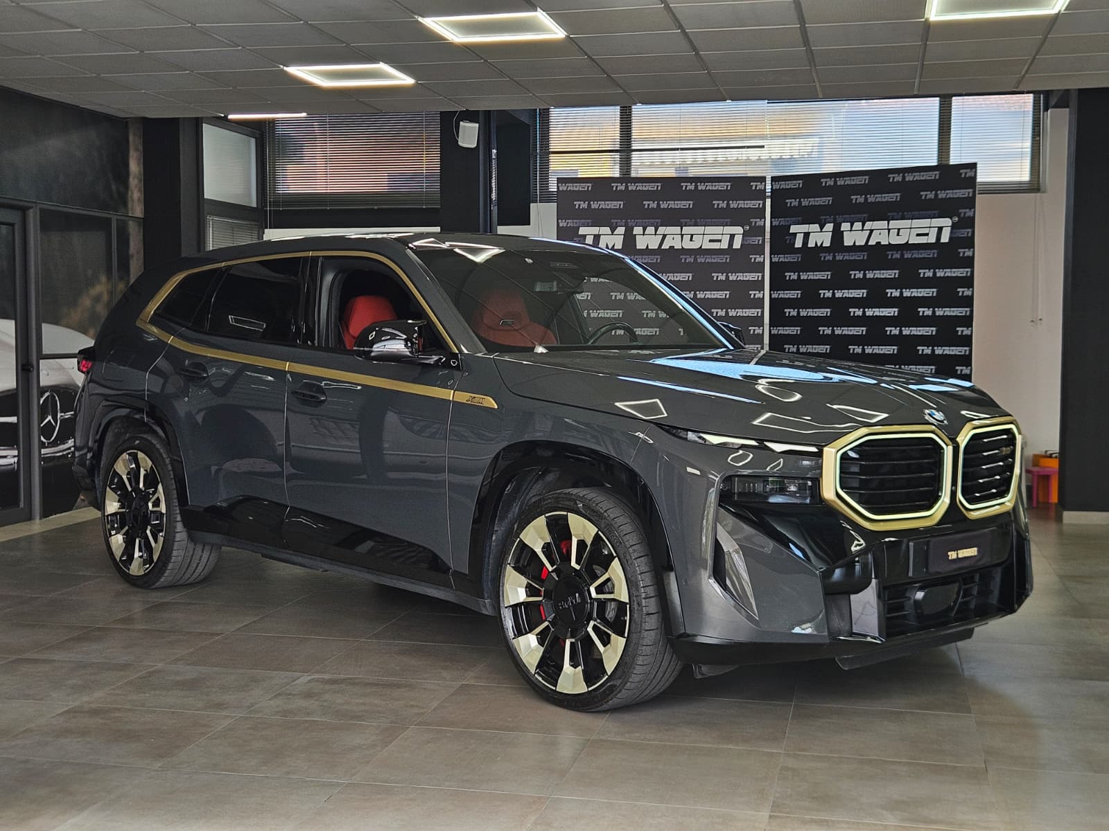 BMW XM 4.4 - xDrive - Hybrid - Automatic - 653 hp - 100.000 km 