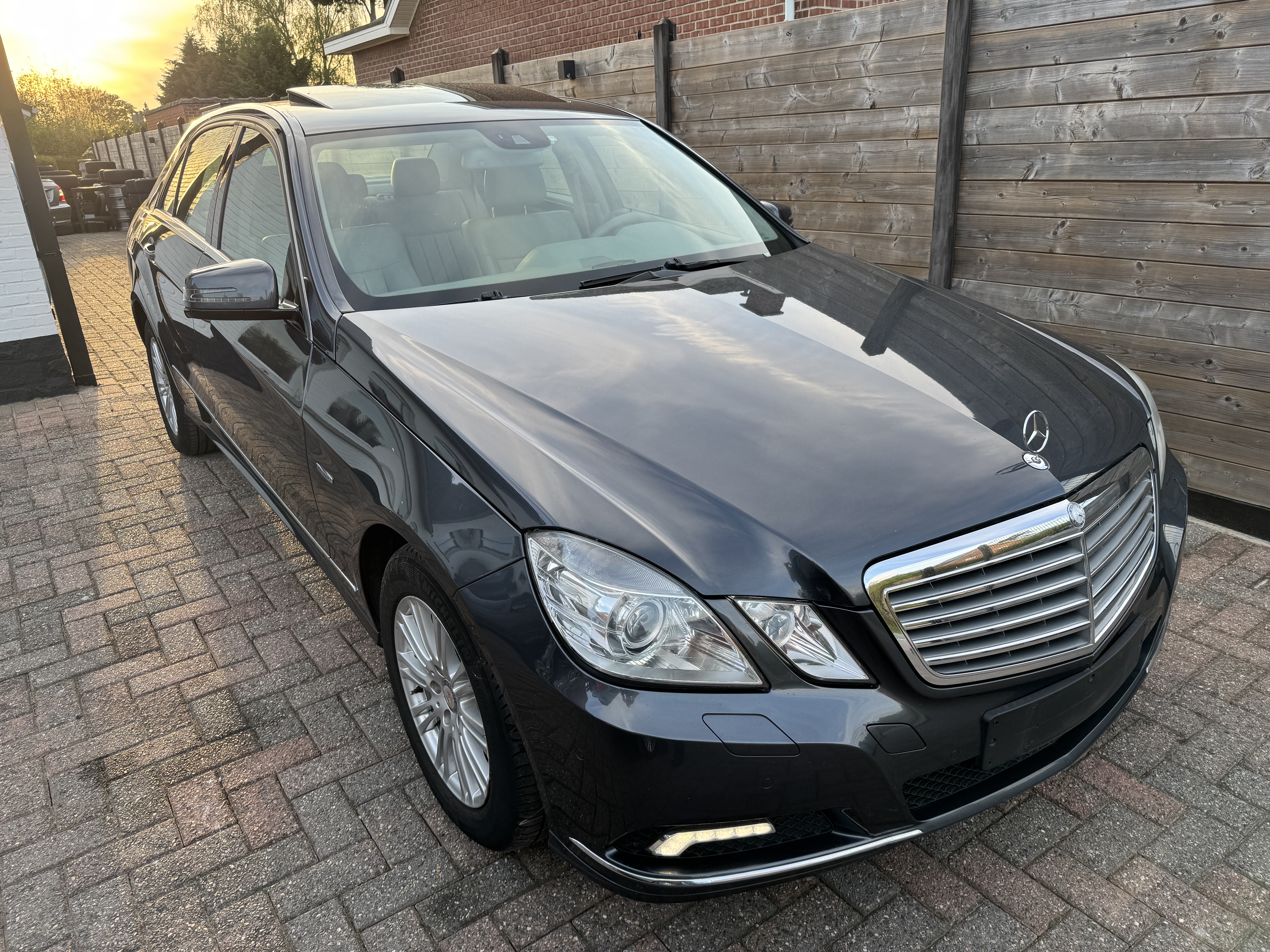 Mercedes-Benz E 350 CDI Elegance - Diesel - Automatic - 231 hp - 302.236 km Elegance