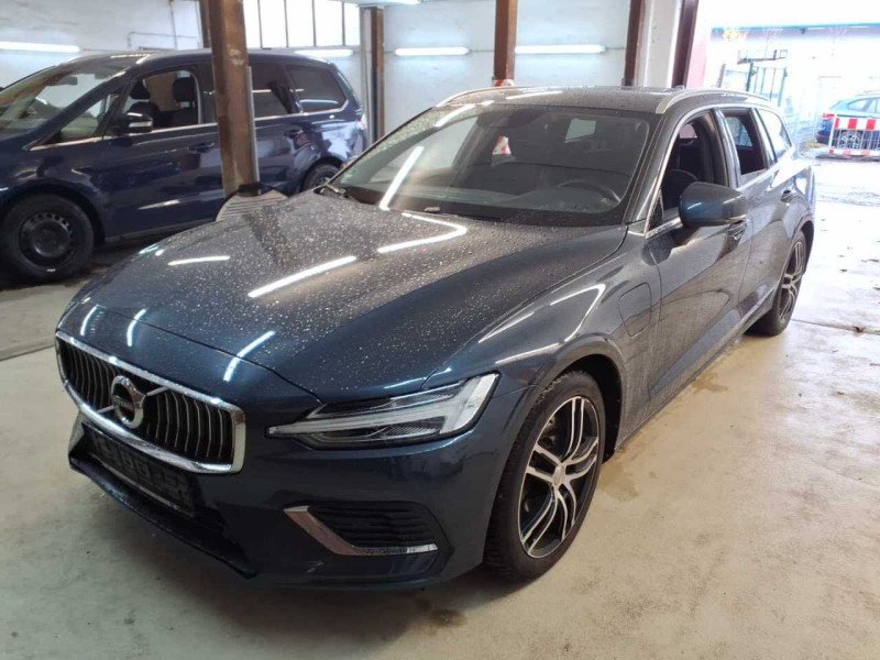 Volvo V60 T6 Essential - Hybrid - Automatic - 253 hp - 58.726 km