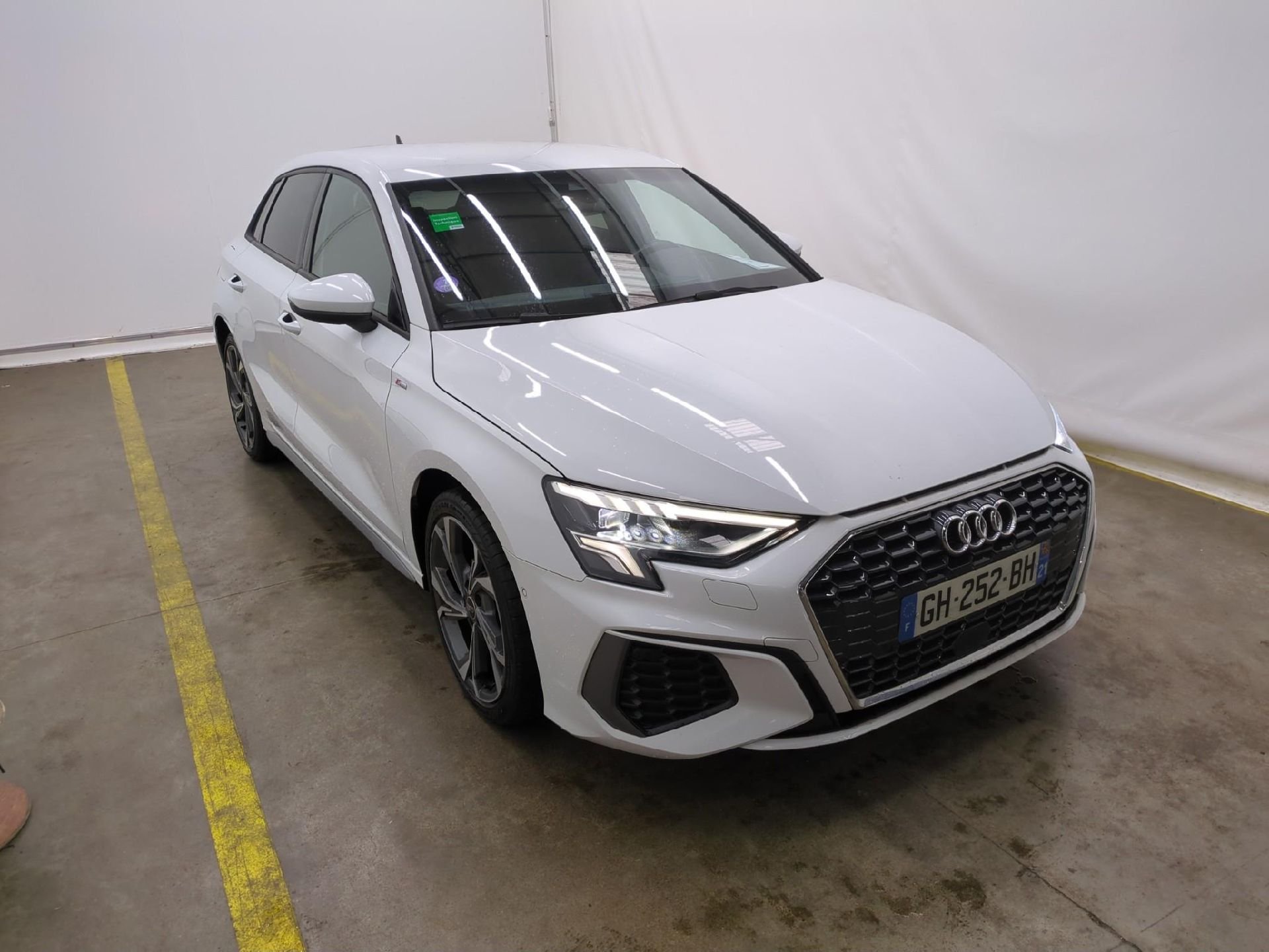 Audi A3 Sportback 35 TFSI S Line - Hybrid - Automatic - 150 hp - 54.235 km S Line
