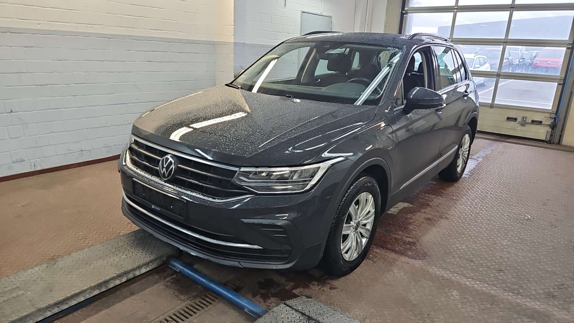 Volkswagen Tiguan 1.4 Life - Hybrid - Automatic - 245 hp - 116.969 km