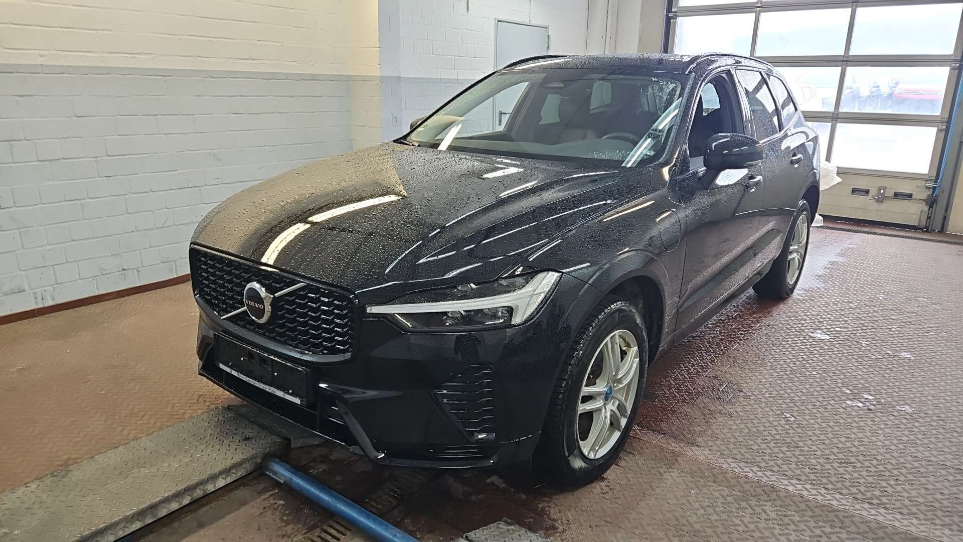 Volvo XC60 T6 Essential - Hybrid - Automatic - 350 hp - 53.499 km